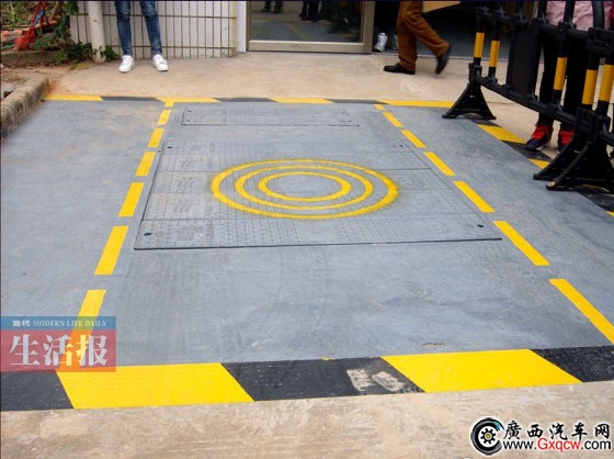 廣西建成首條無(wú)線供電車道 電動(dòng)汽車可"邊走邊充"